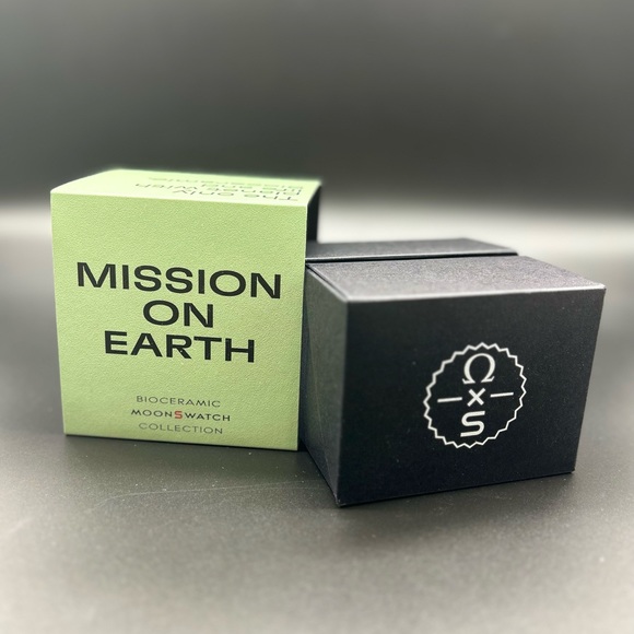 Swatch X Omega Bioceramic Moonswatch Mission to Earth - Picture 2 of 4